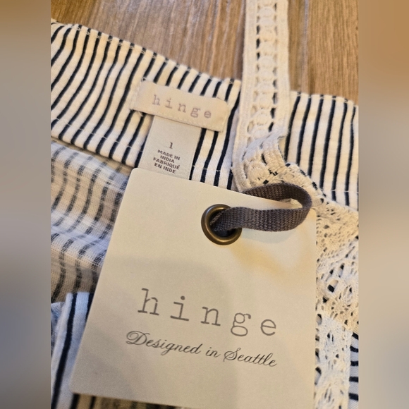 NWT Hinge Tank, L - Picture 5 of 7